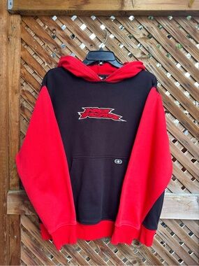 Men’s Black & Red Pullover Hoodie with Contrast Sleeves 🛹